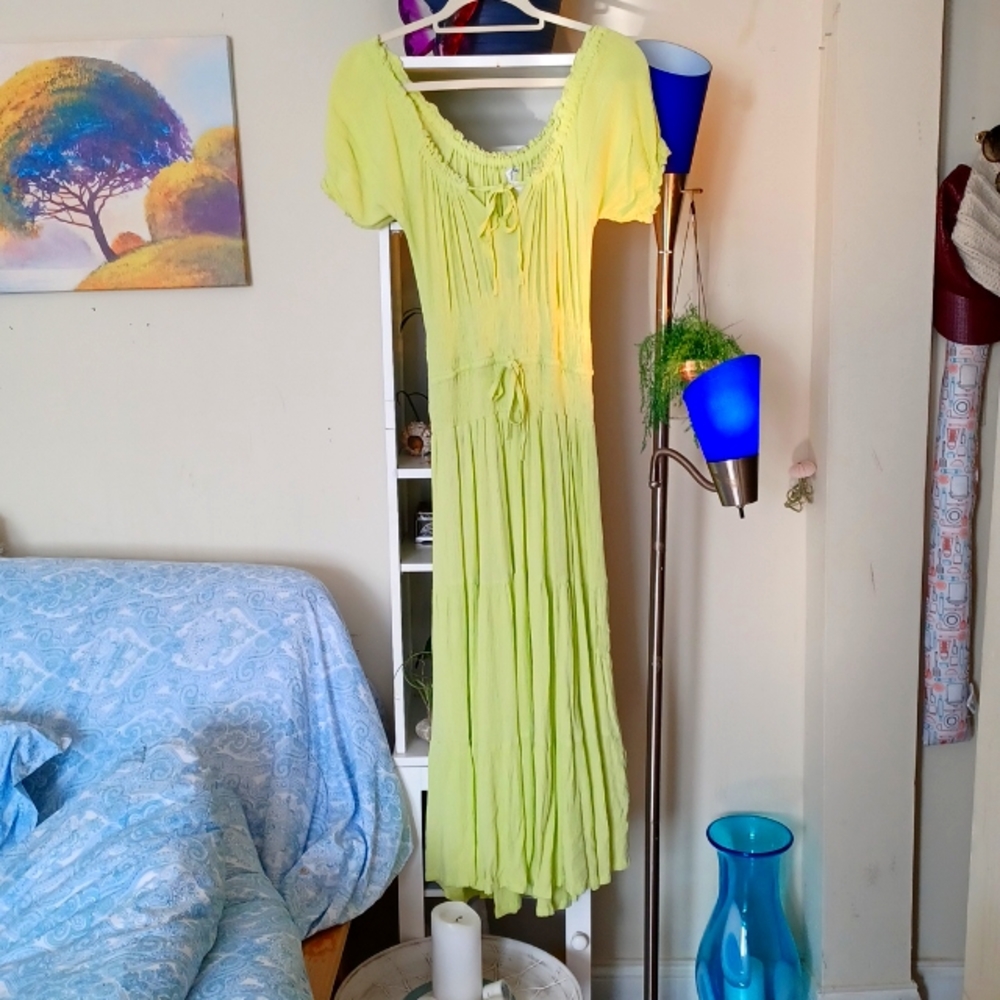 Cute Maxie  yellowish green dress NWOT